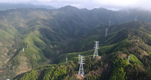 在大山里架起电力“天路”