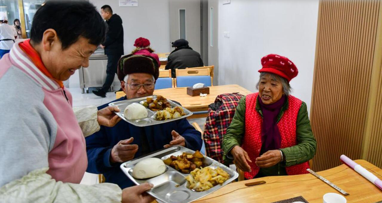 济南：老年助餐服务暖民心