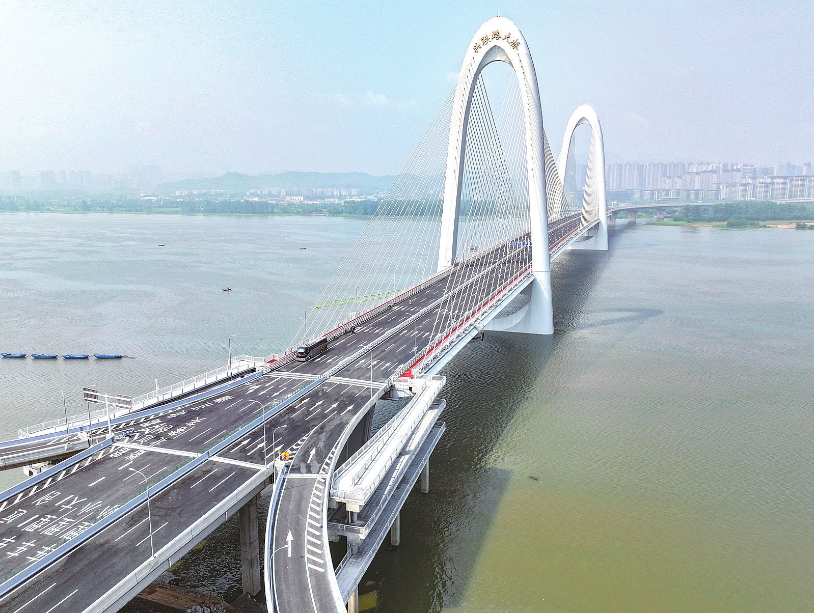 长沙兴联路大桥通车试运行